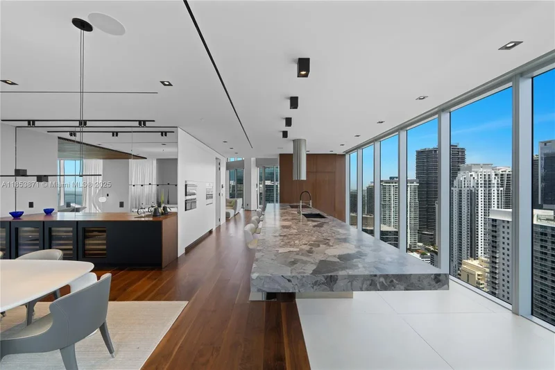 1300 Brickell Bay Dr 4401, Miami, Florida, United States. - Photo 24