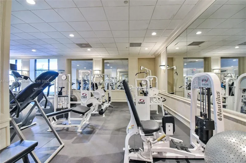 5700 Collins Ave 7A, Miami Beach, FL 33140, Miami Beach, Florida, United States. - Photo 15