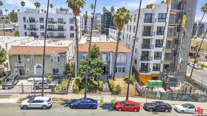 932 S Mariposa Avenue, Los Angeles, California, United States. - Photo 5