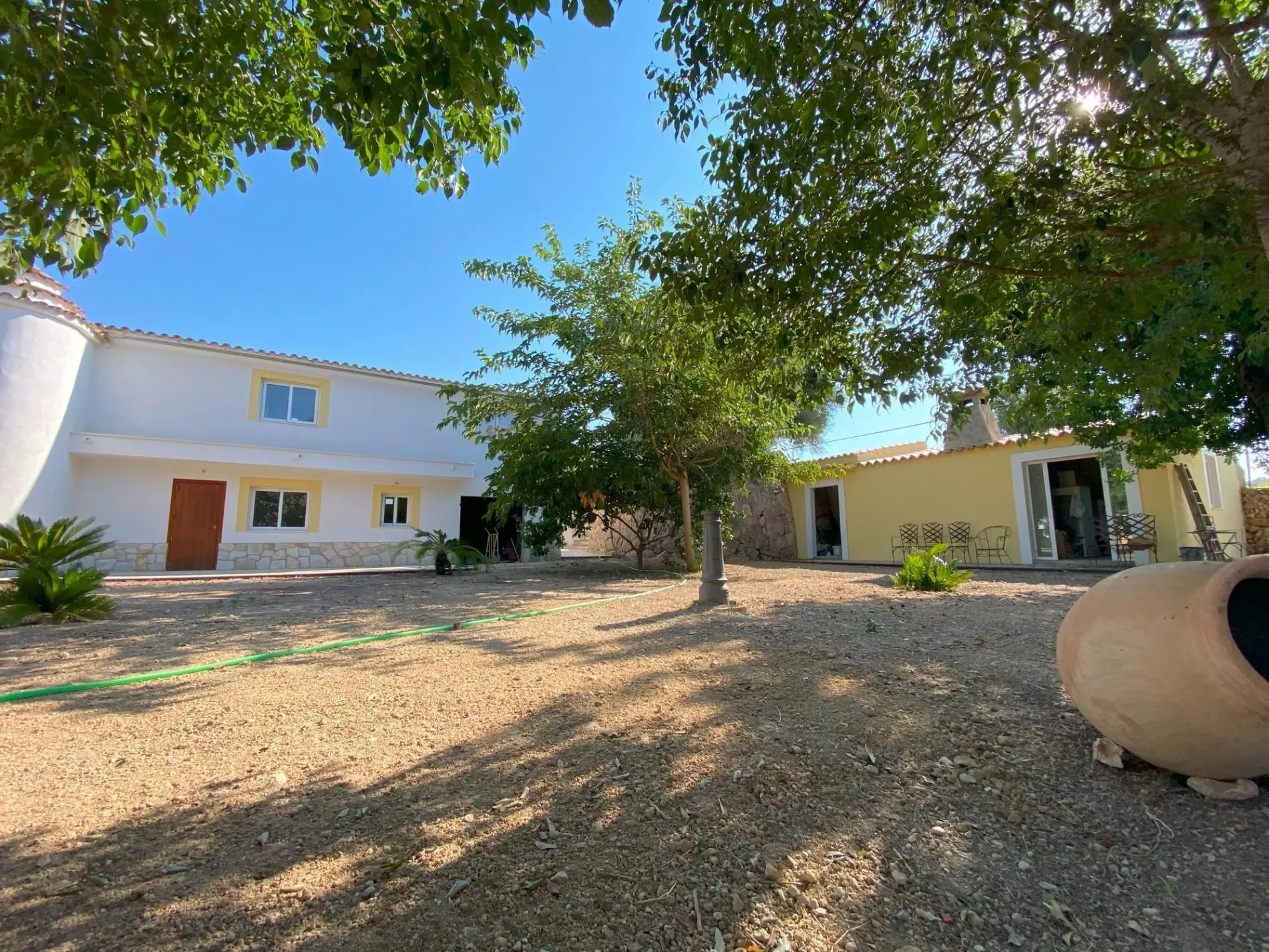 Exterior photo 3