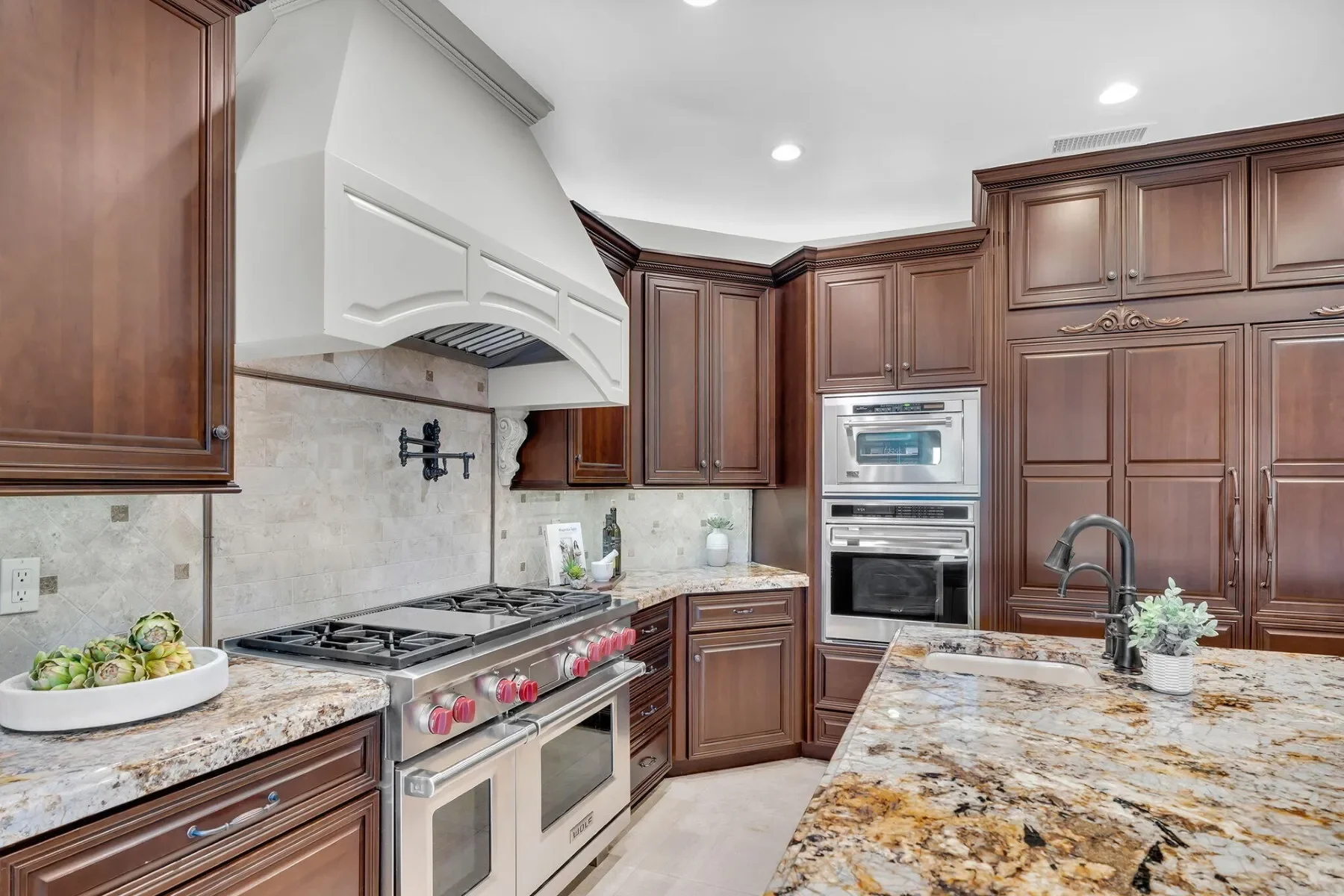 7818 N Sherri Lane , Paradise Valley, AZ 85253, Paradise Valley, Arizona, United States. - Photo 9