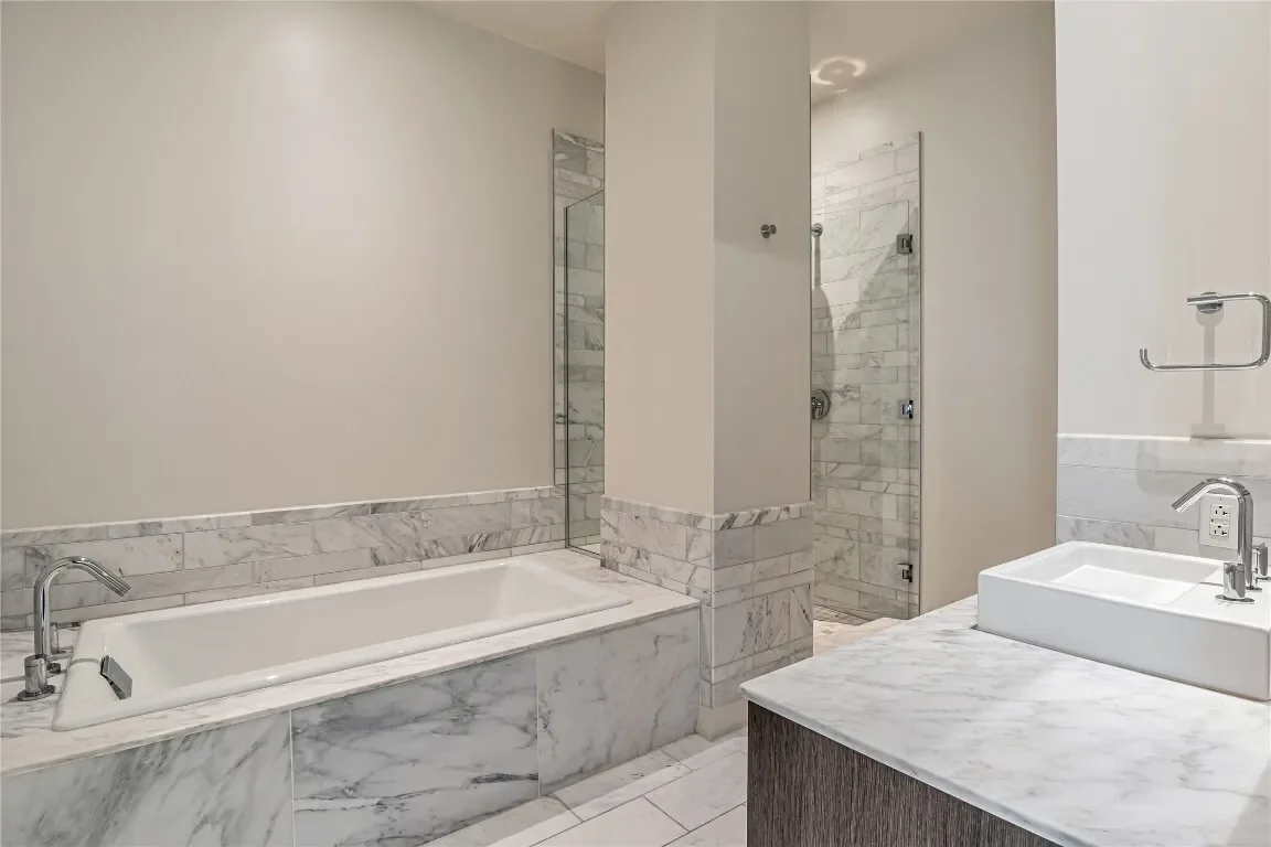 210 Lavaca Street Unit 2903, Austin, TX 78701, Austin, Texas, United States. - Photo 25