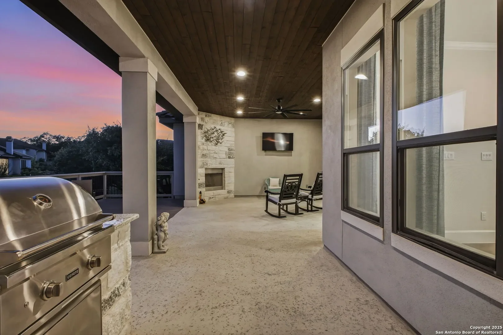 Exterior photo 8
