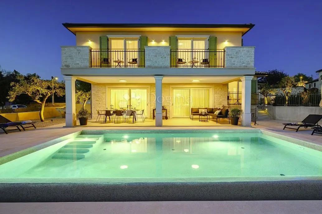 Exterior photo 6