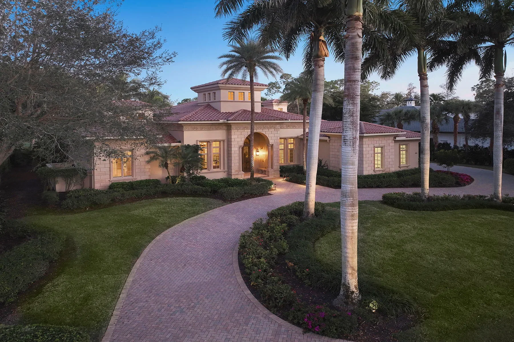 Exterior photo 2