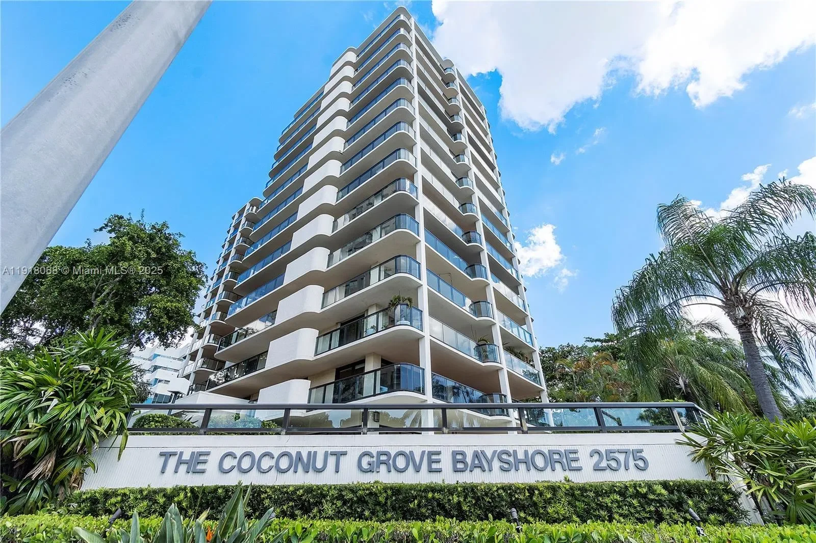 2575 S Bayshore Dr 15B, Miami, Florida, United States. - Photo 18