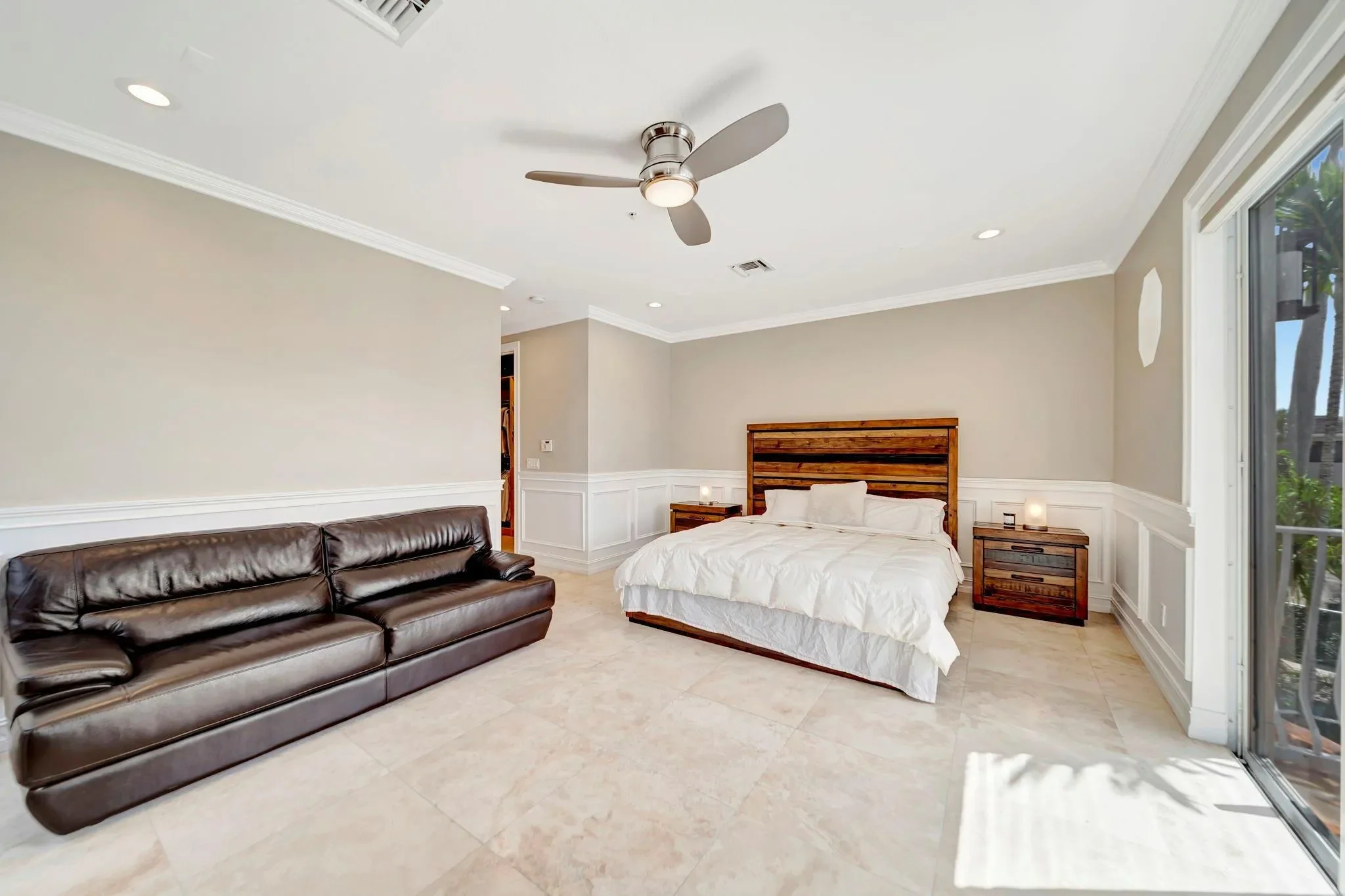 1368 BAYVIEW DR, Fort Lauderdale, Florida, United States. - Photo 29