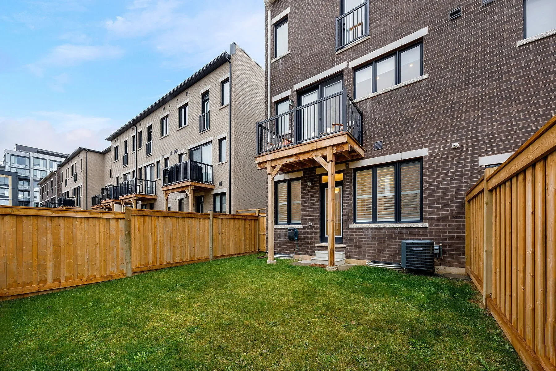 Exterior photo 6