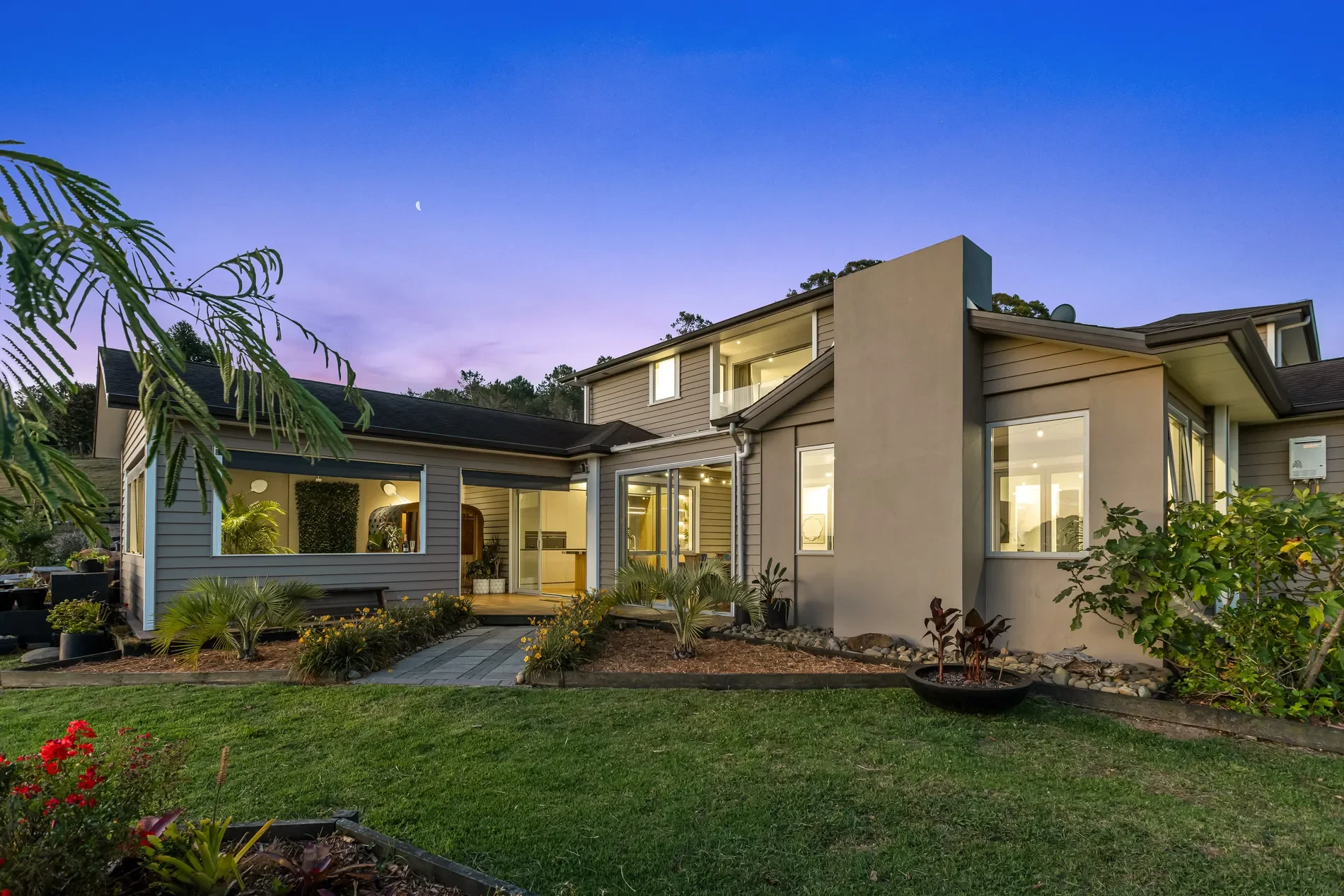 Exterior photo 6