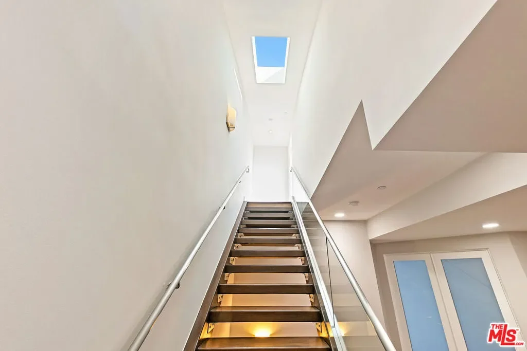 22065 Pacific Coast Highway 7, Malibu, California, United States. - Photo 24