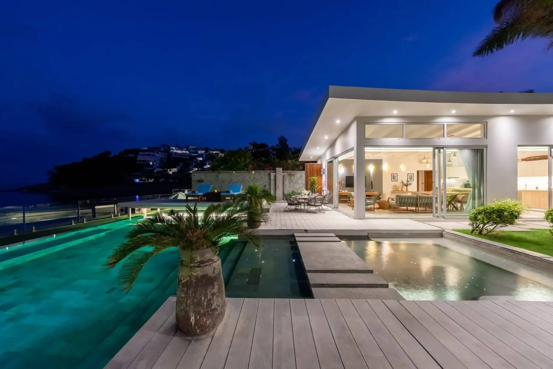 Exterior photo 11