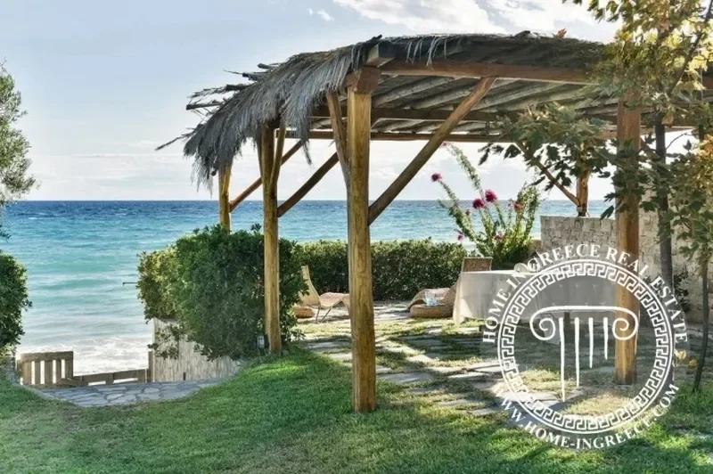 Villa On the first line by the sea!