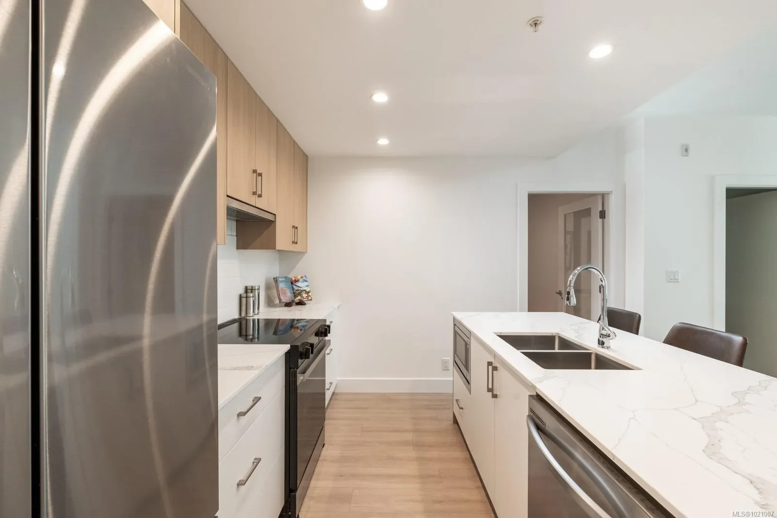 258 Helmcken Rd 303, View Royal, British Columbia, Canada. - Photo 12