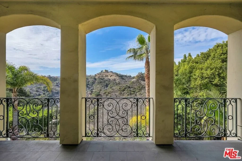 3110 Benedict Canyon Drive, Beverly Hills, California, United States. - Photo 49