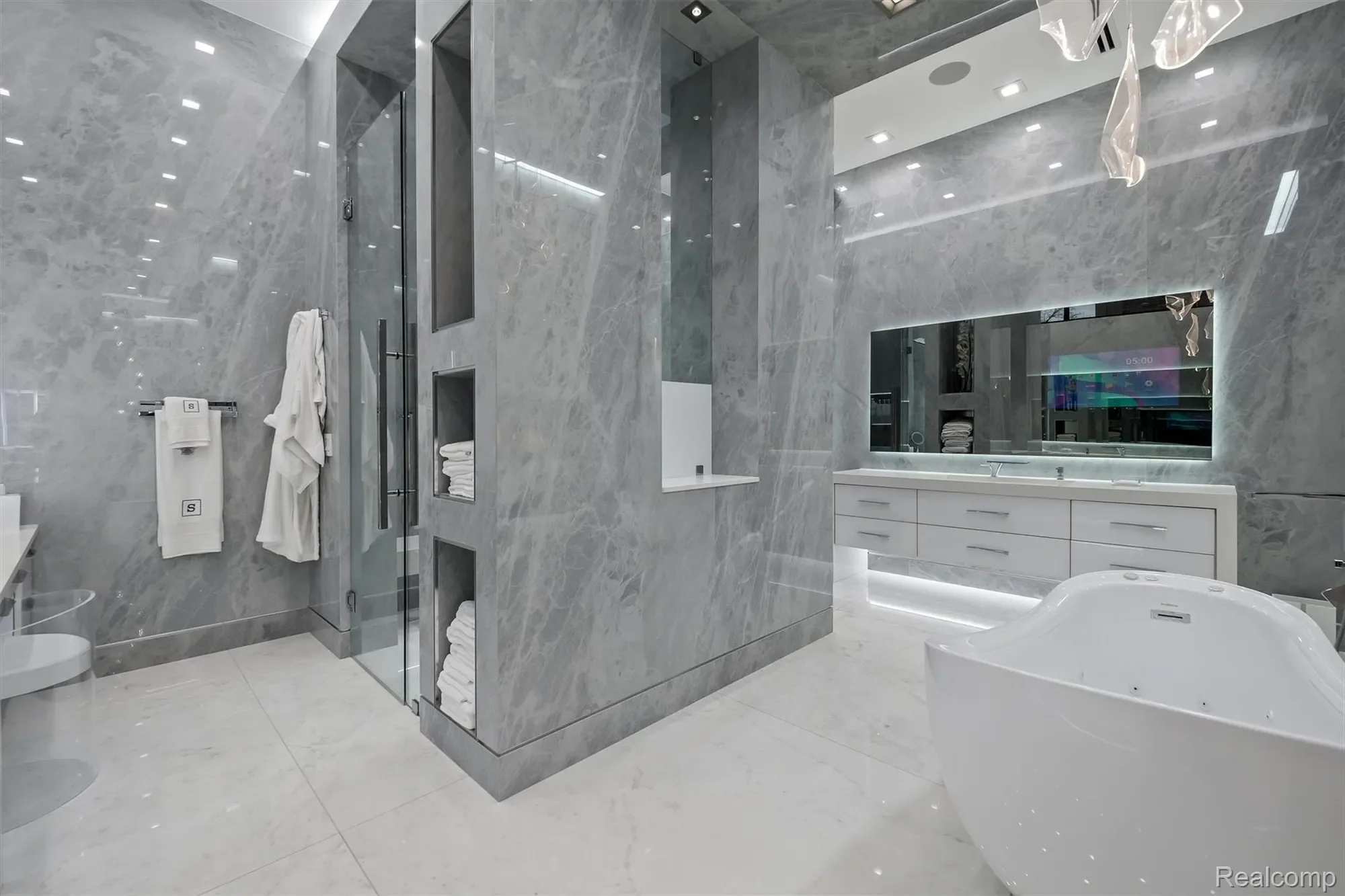 5116 W Bloomfield Lake Road, West Bloomfield Charter Township, MI 48323, Orchard Lake Village, Michigan, United States. - Photo 31
