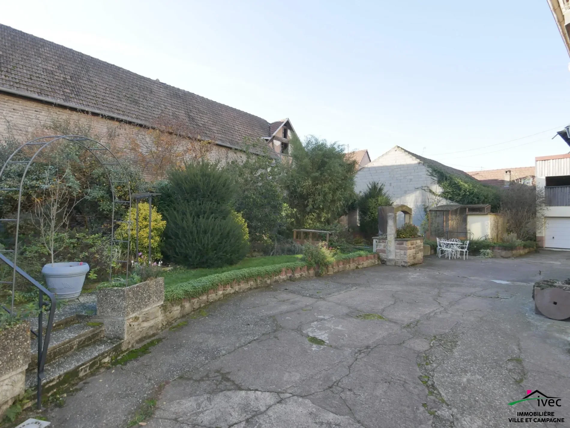 Exterior photo 8