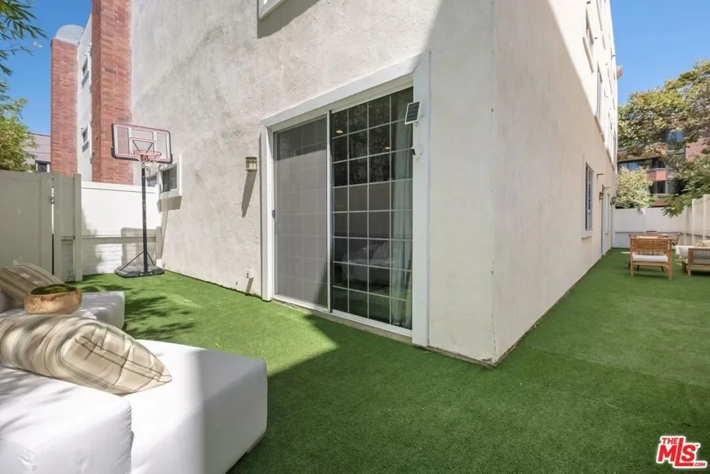 315 N Swall Drive 103, Beverly Hills, California, United States. - Photo 7