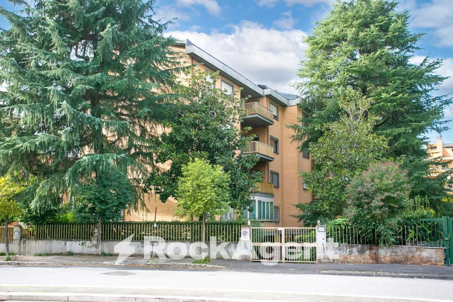 Exterior photo 11
