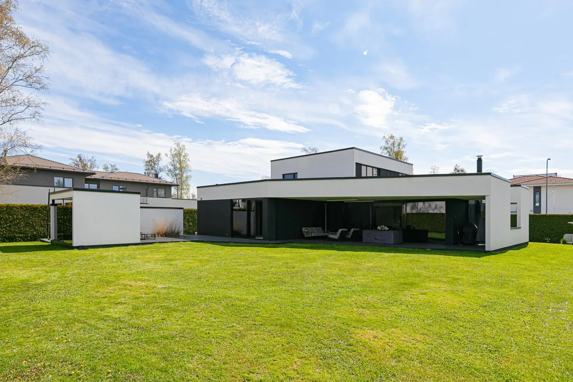 Exterior photo 10