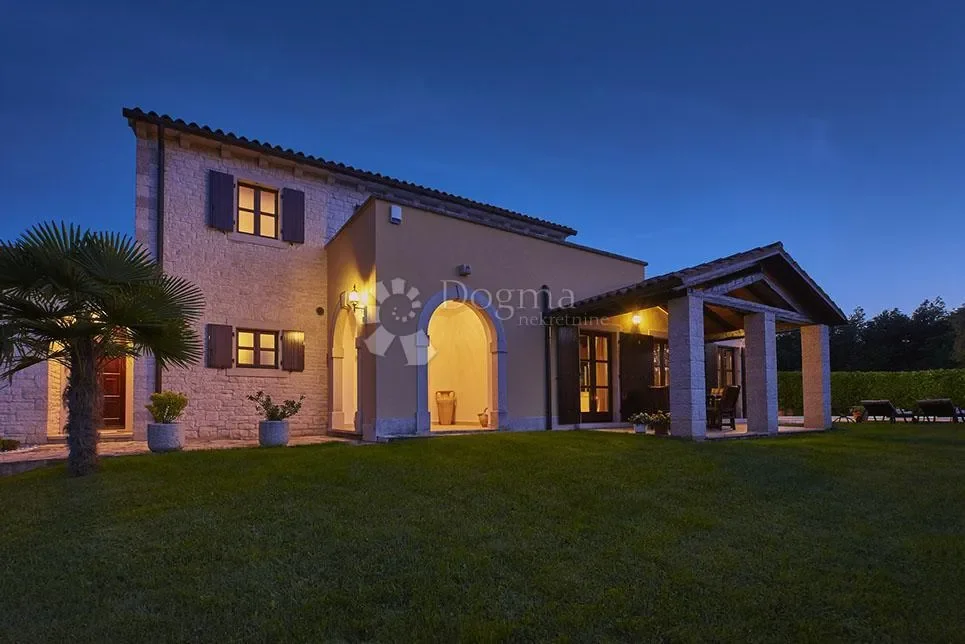 Exterior photo 12