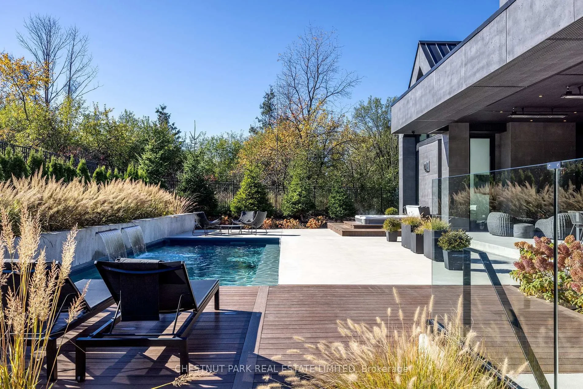 Exterior photo 9