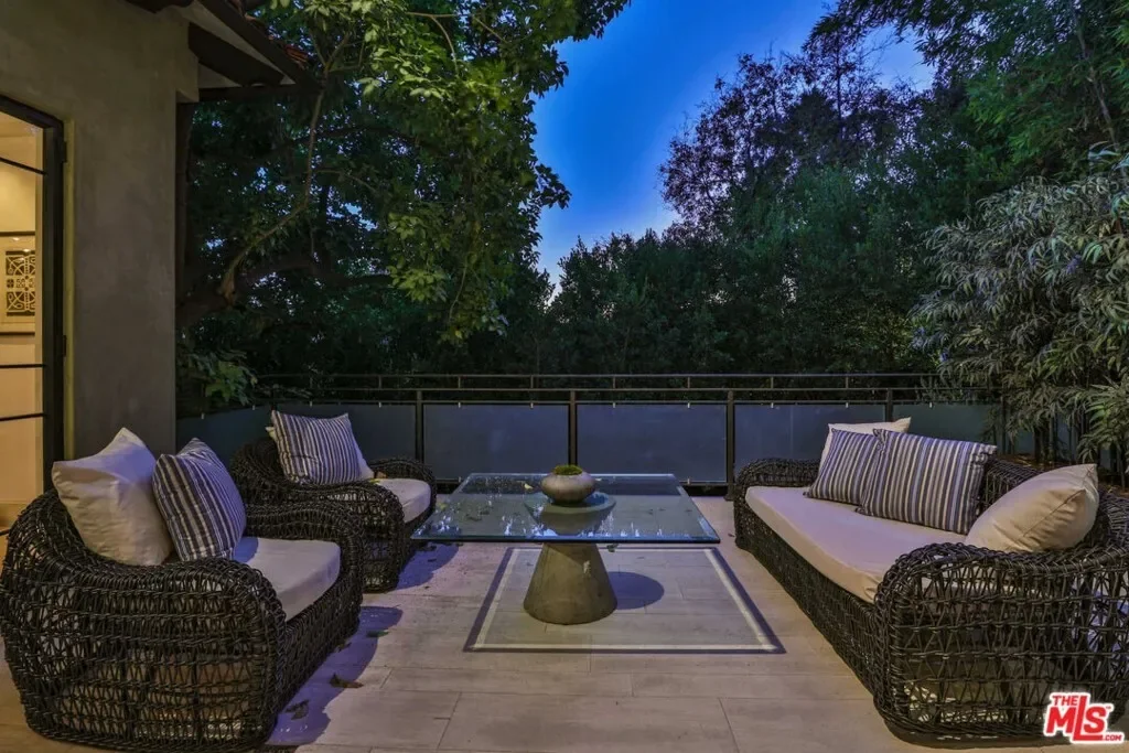 7801 Hillside Avenue, Los Angeles, California, United States. - Photo 14