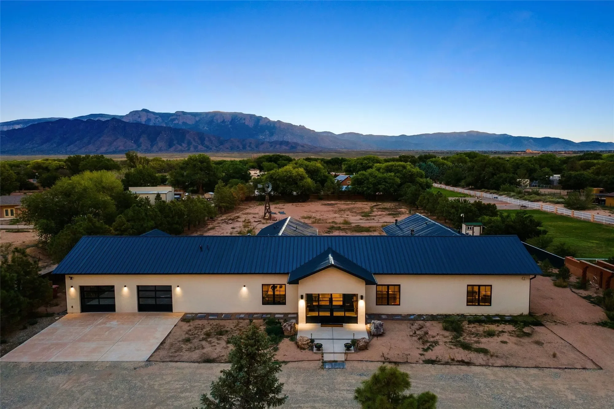 400 Perea Lane, Corrales, NM 87048, Corrales, New Mexico, United States. - Photo 6