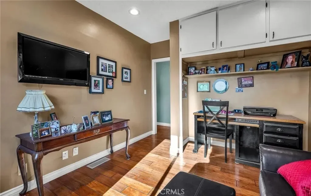 2544 Evelyn Street, La Crescenta-Montrose, California, United States. - Photo 20