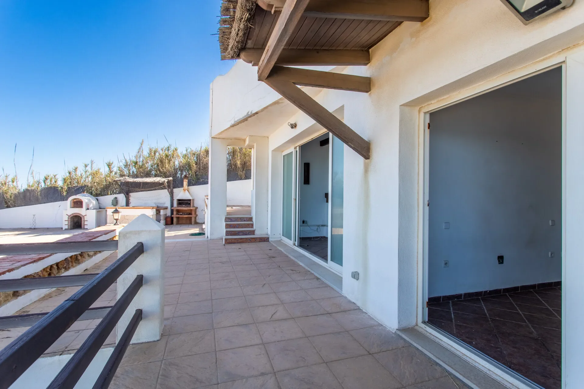 Exterior photo 11