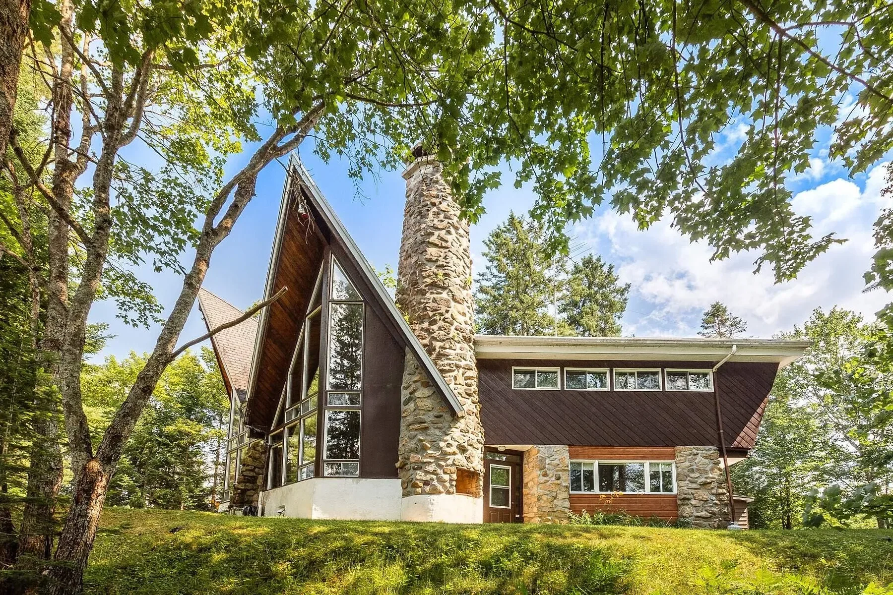 Exterior photo 2