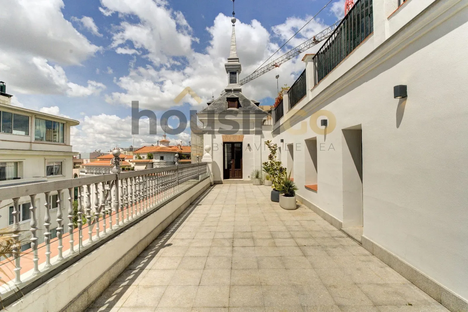 Exterior photo 2