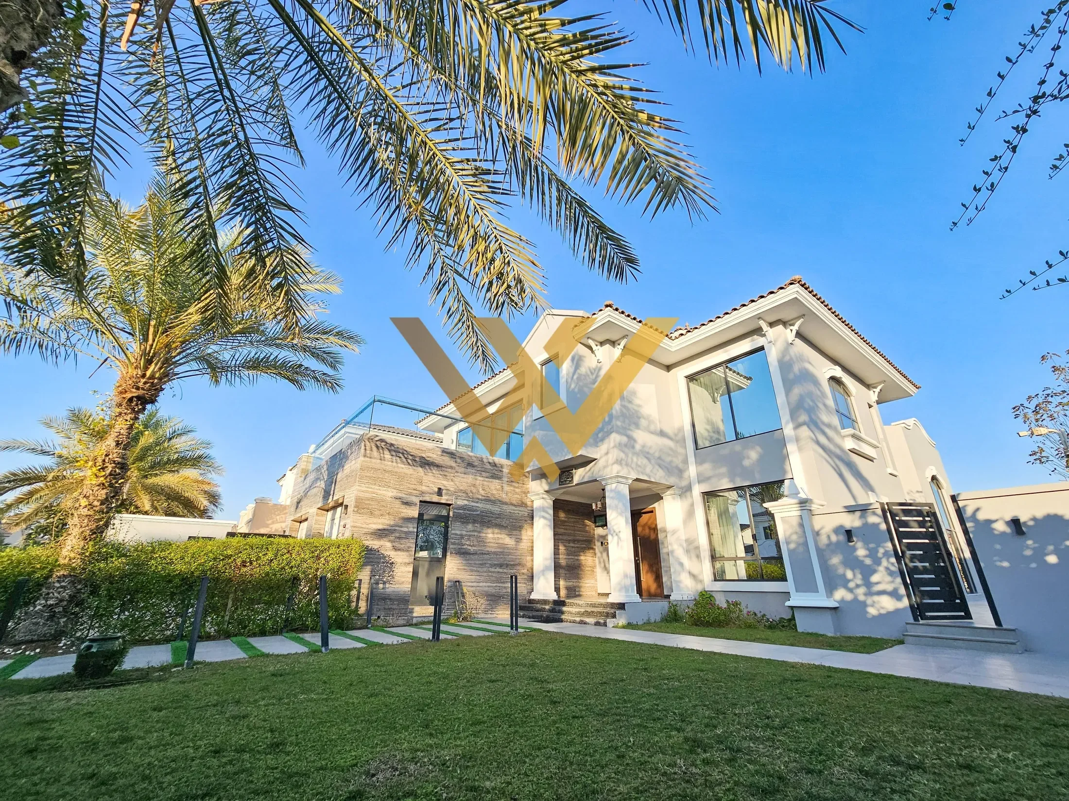 Exterior photo 2