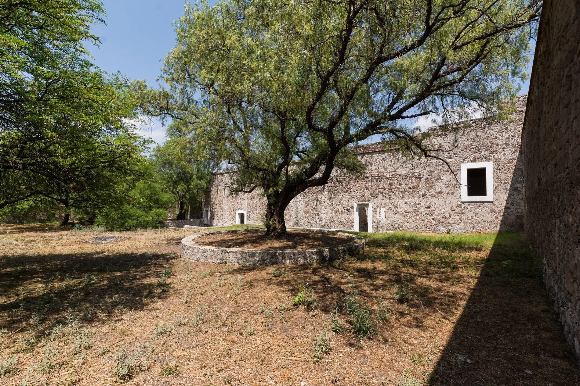 Exterior photo 2