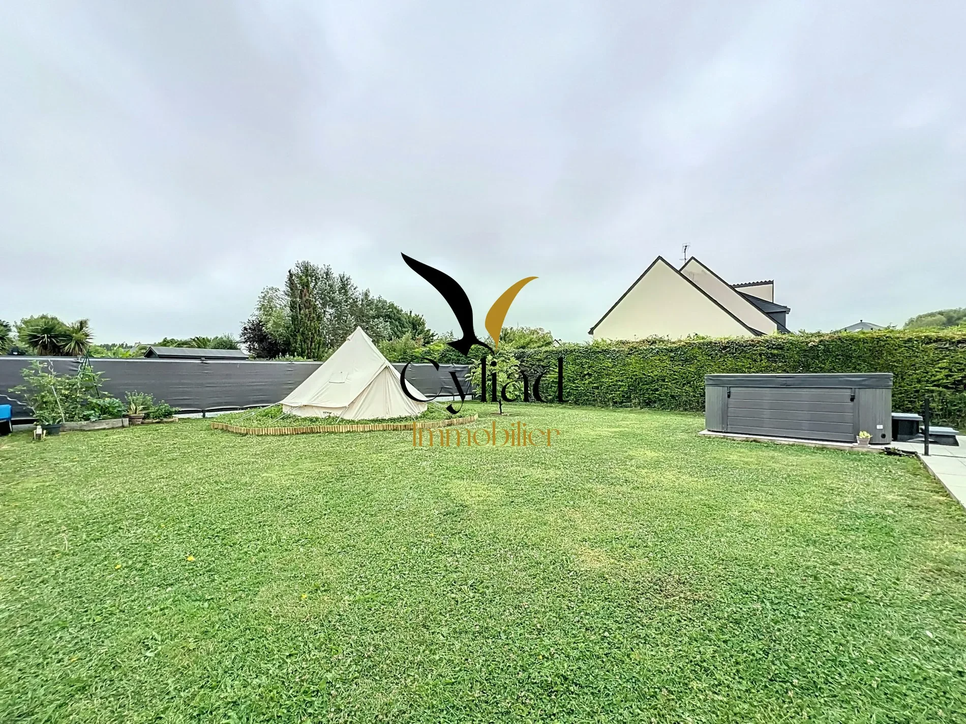 Exterior photo 5