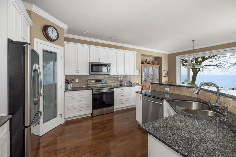 1537 Mccullough Road, Sechelt, British Columbia, Canada. - Photo 23