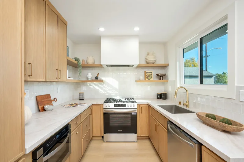 10330 Columbus Avenue , Los Angeles, CA 91345, Los Angeles, California, United States. - Photo 15