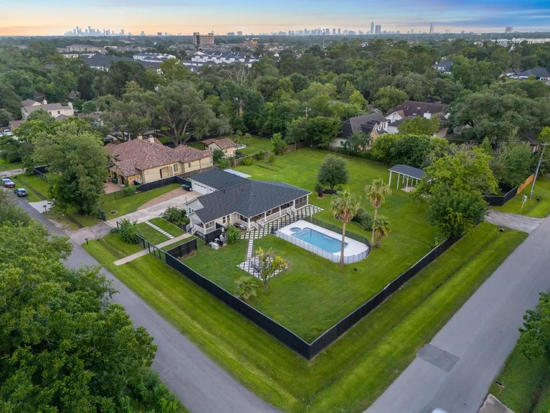 Single Family Residence in Houston