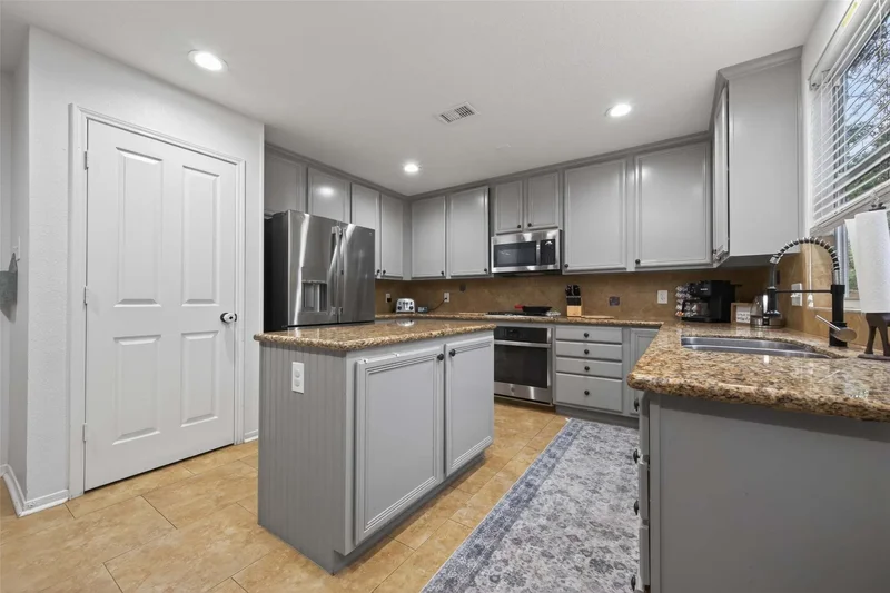 42 W Gaslight Place, The Woodlands, TX 77382, The Woodlands, Texas, United States. - Photo 17