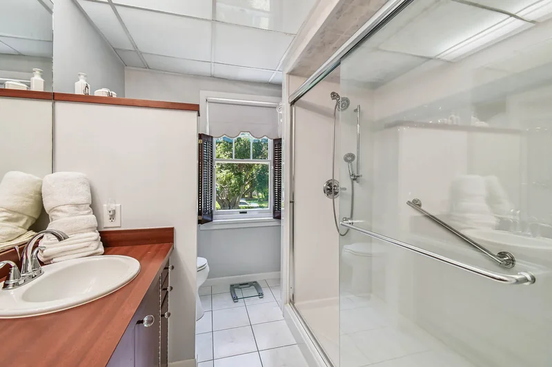 100 72nd Street S, St Petersburg, FL 33707, St. Petersburg, Florida, United States. - Photo 29