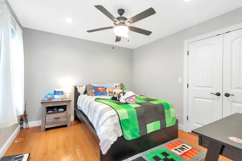 5 Oak St , Wilmington, MA 01887, Wilmington, Massachusetts, United States. - Photo 27