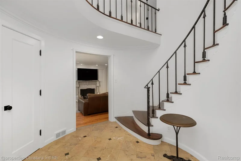 1059 Berkshire Road, Grosse Pointe Park, Michigan, United States. - Photo 2