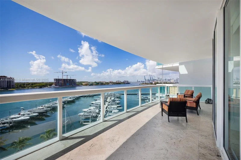 1000 S Pointe Dr 703, Miami Beach, Florida, United States. - Photo 3