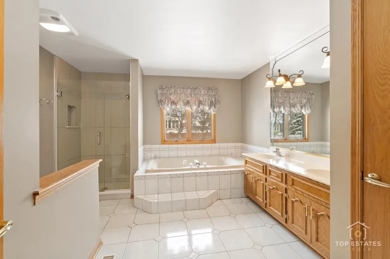 13124 W Beaver Lake Drive, Homer Glen, Illinois, United States. - Photo 19