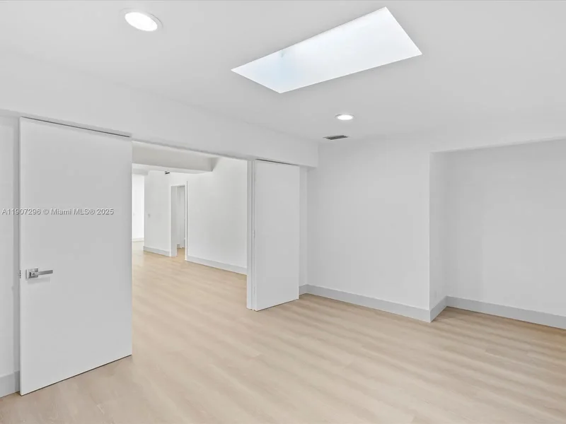 19461 NE 22nd Rd, North Miami Beach, Florida, United States. - Photo 21