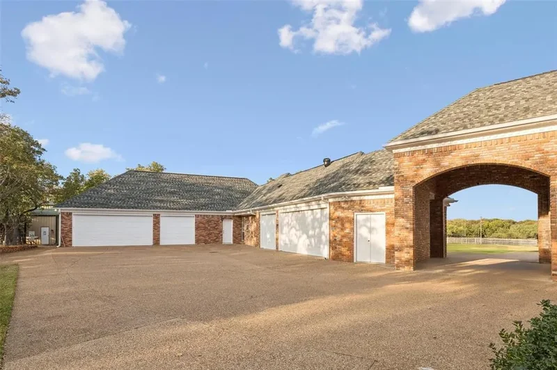 385 Meadow View Drive, Lantana, Texas, United States. - Photo 32