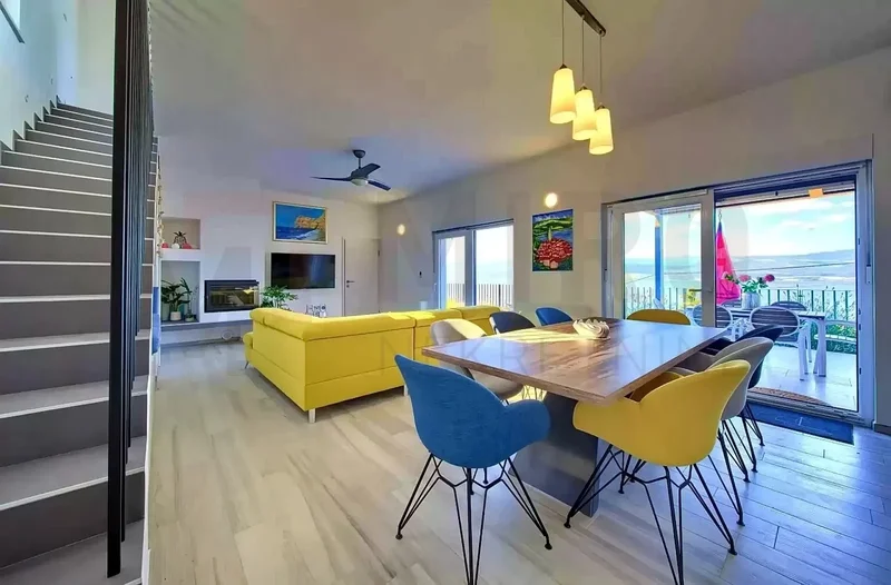Vrbnik, modern semi-detached house with a pool and a panoramic view of the sea and the old town!