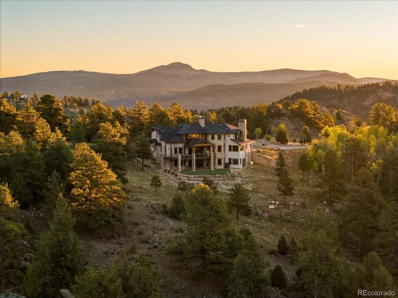 Single Family Residence in Pine