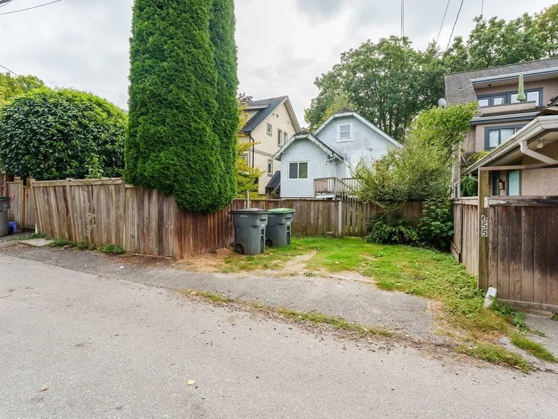 2645 W 6th Avenue, Vancouver, BC, V6K1W6, CANADA, Vancouver, British Columbia, Canada. - Photo 2