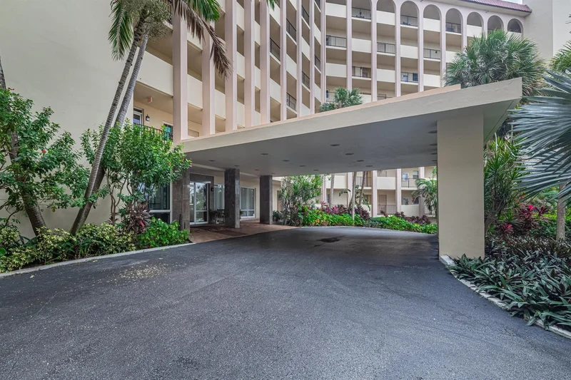 S Ocean Boulevard, Palm Beach, Florida, United States. - Photo 22