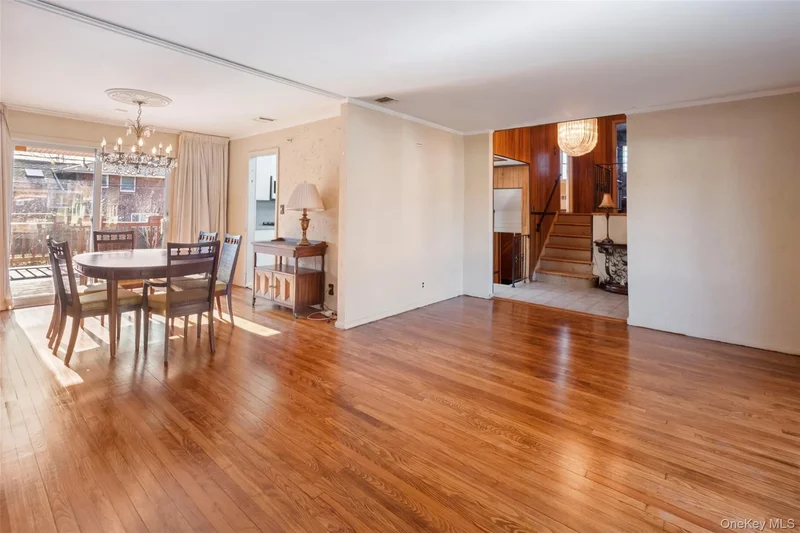 19 Birchwood Park Drive, Syosset, New York, United States. - Photo 4